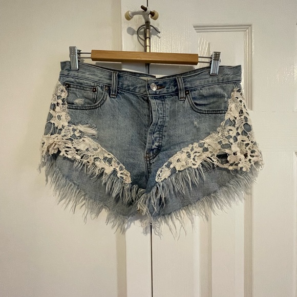 Free People Good Vibes High Rise Distressed Festival Summer Cut Off Jean Shorts - Picture 4 of 6